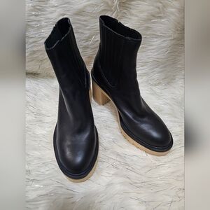 Dolce Vita Black and Tan Heeled Boots Sx 9.5 Waterproof